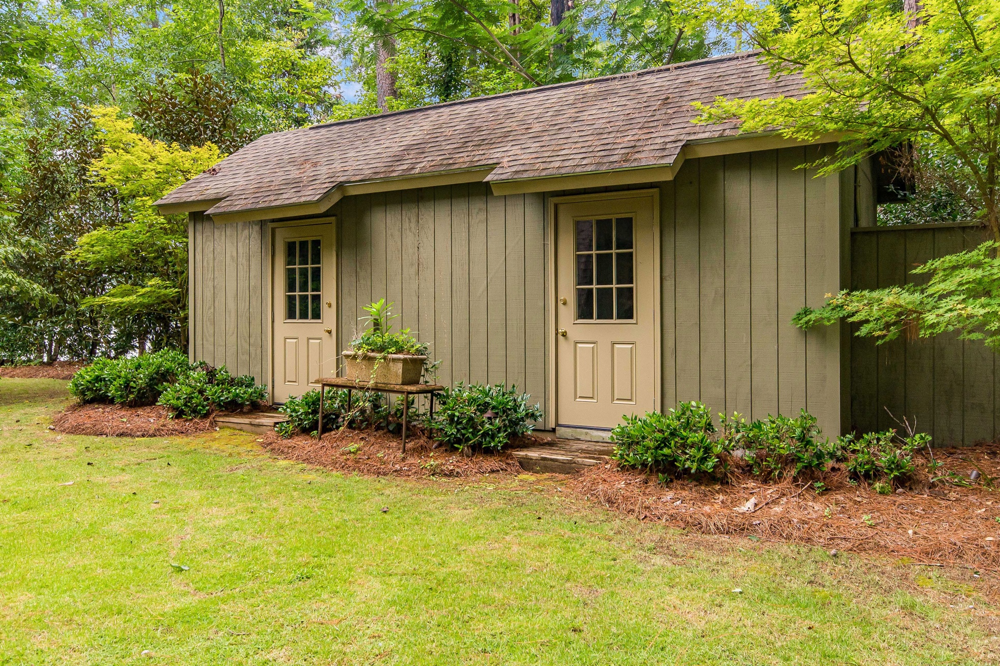 garden room with storage